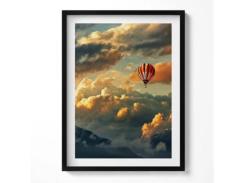 Decoratief schilderij met zwarte lijst, Luchtballonvlucht tussen de wolken 60 x 80 cm – Perfect voor de woon- of slaapkamer