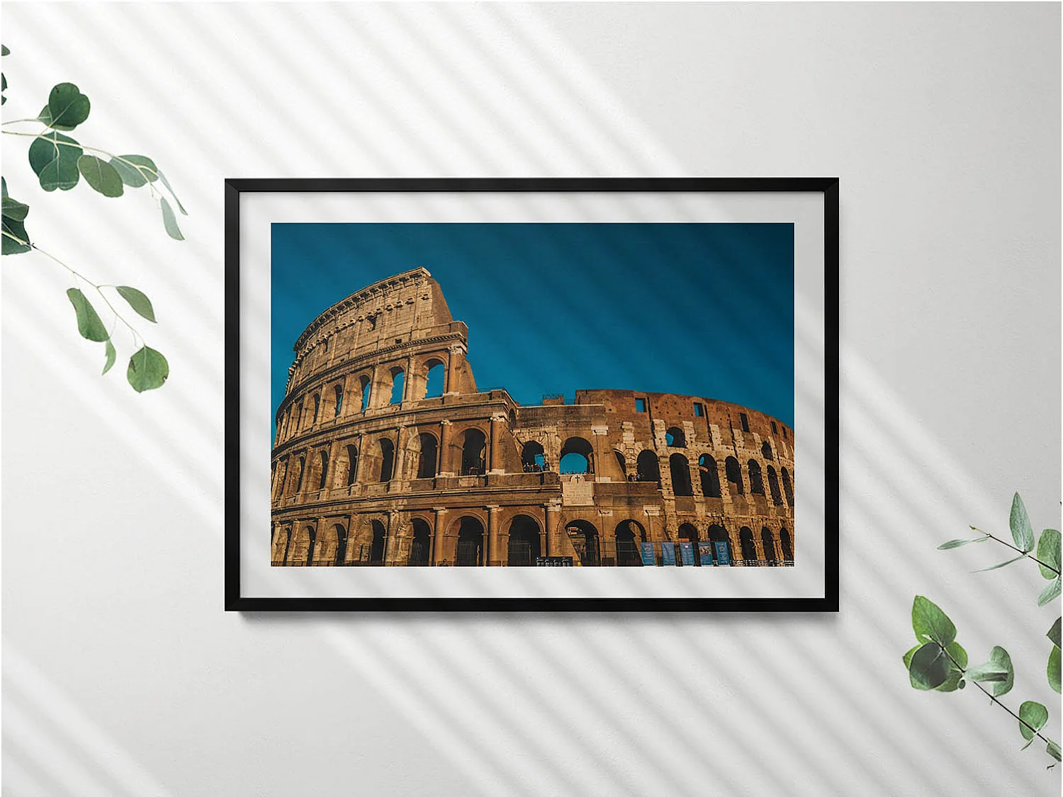 Dekoratives Gemälde mit schwarzem Rahmen, Kolosseum in Italien 100 x 70 cm – Perfekt für das Wohn- oder Schlafzimmer