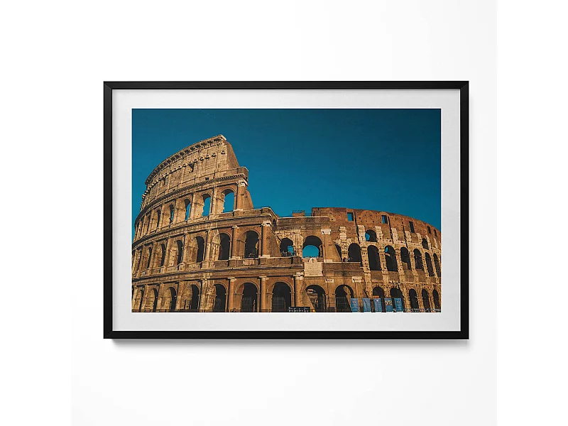 Quadro decorativo con cornice nera Colosseo in Italia 100 x 70 cm – Perfetto per il soggiorno o la camera da letto