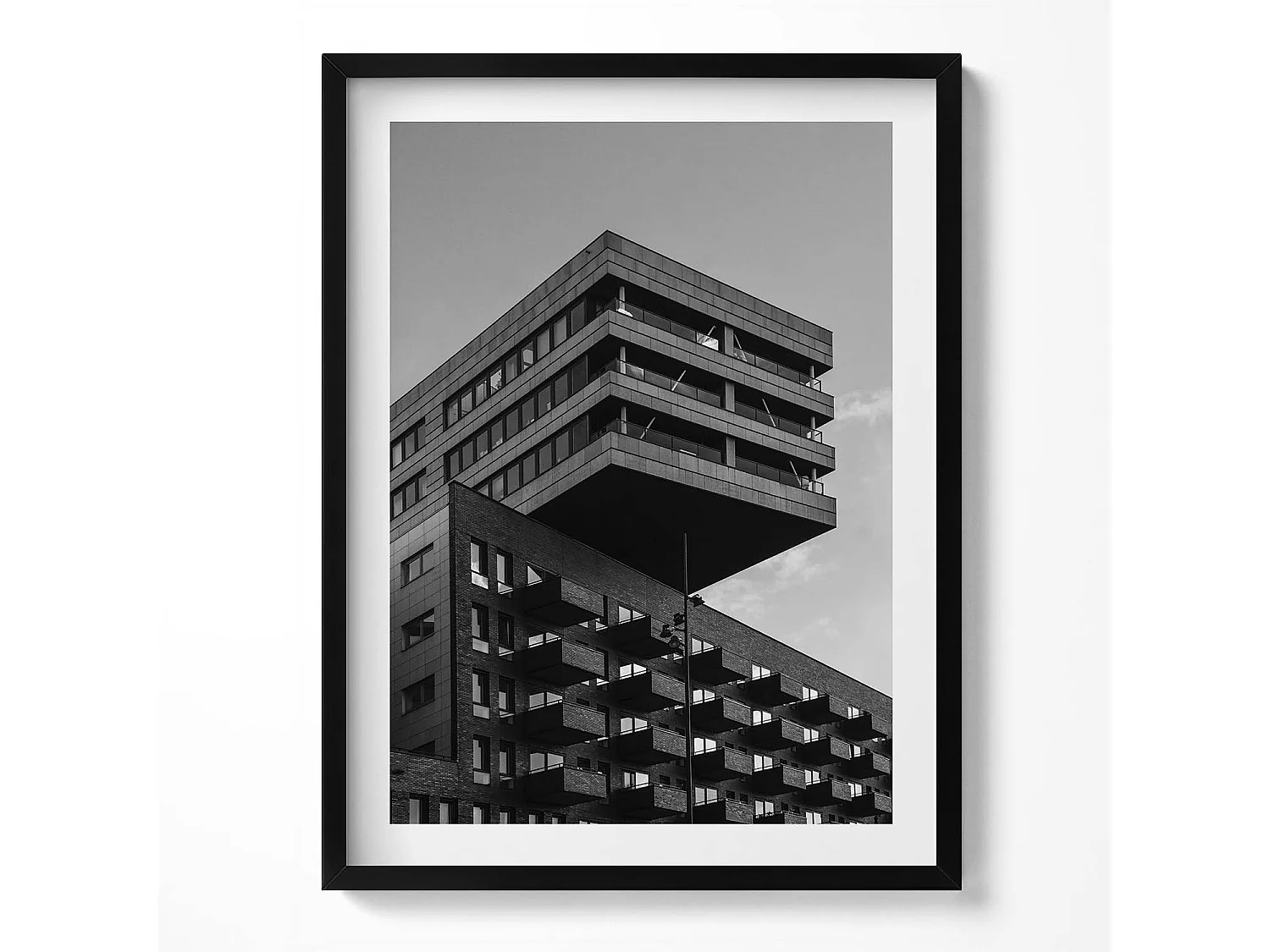 Dekoratives Gemälde mit schwarzem Rahmen, Architektur in Amsterdam 60 x 80 cm – Perfekt für das Wohn- oder Schlafzimmer