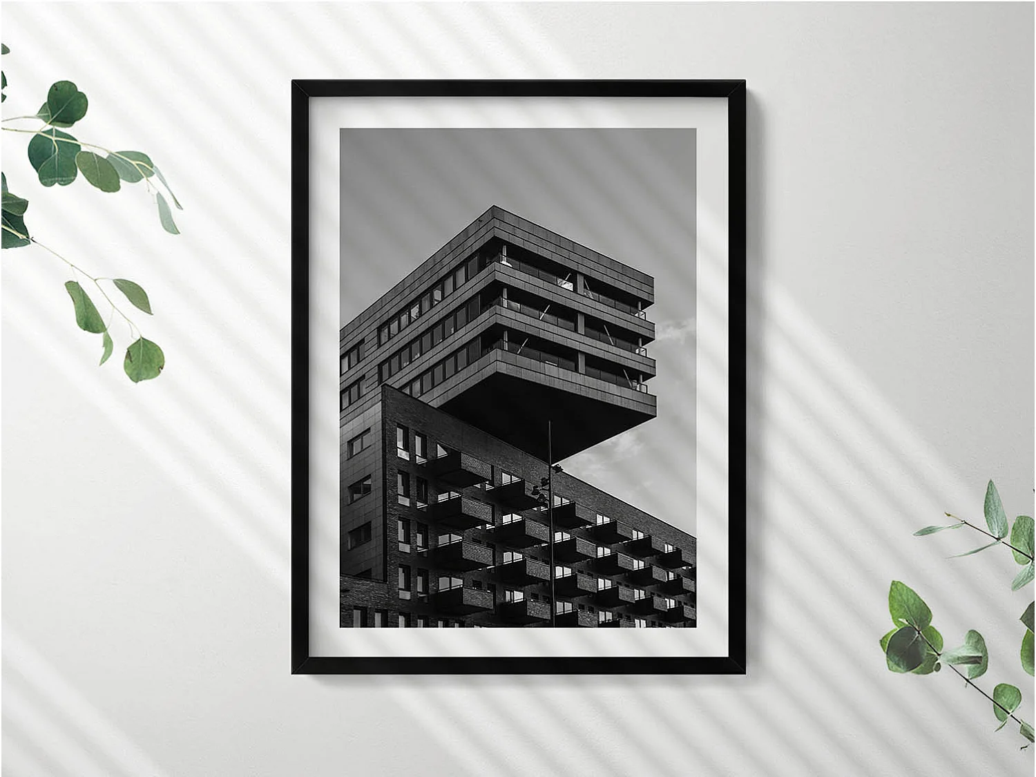 Dekoratives Gemälde mit schwarzem Rahmen, Architektur in Amsterdam 60 x 80 cm – Perfekt für das Wohn- oder Schlafzimmer