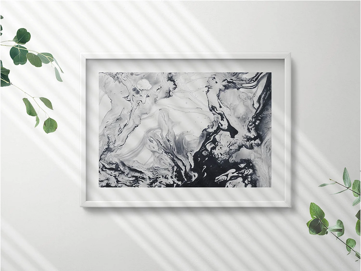 Dekoratives Gemälde mit weißem Rahmen, Tuscheabstraktion – Marmortinte 70 x 50 cm – Perfekt für das Wohn- oder Schlafzimmer
