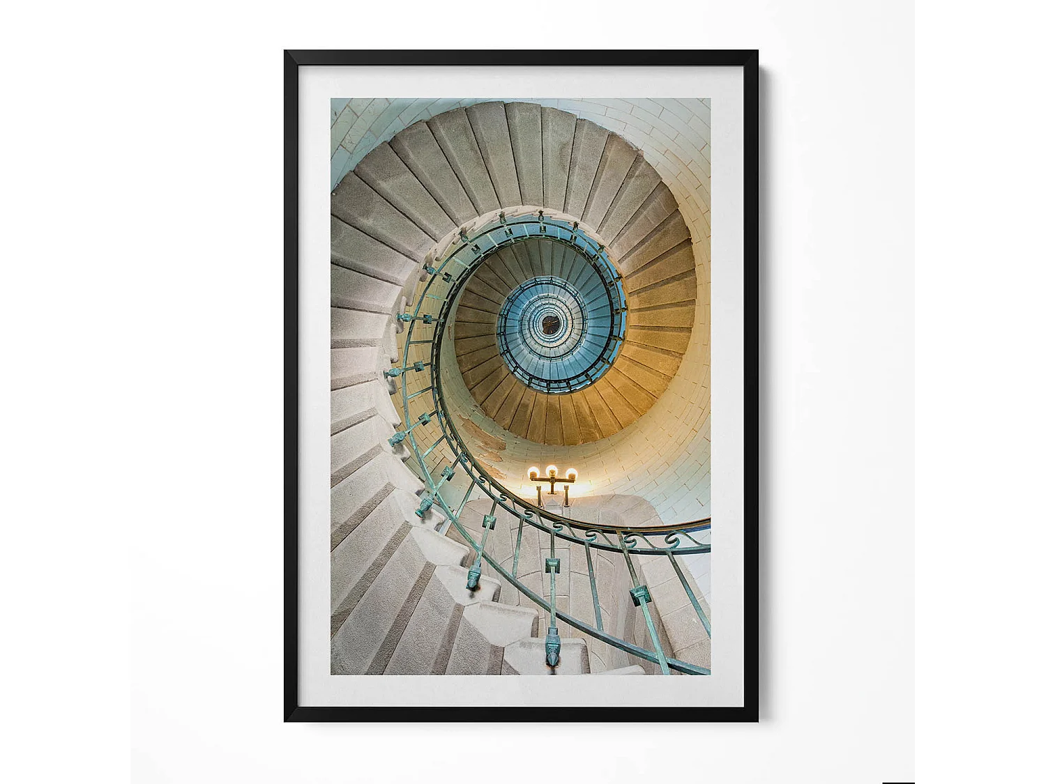 Tableau décoratif avec cadre noir, Escalier en colimaçon 70 x 100 cm– Parfait pour le salon ou la chambre