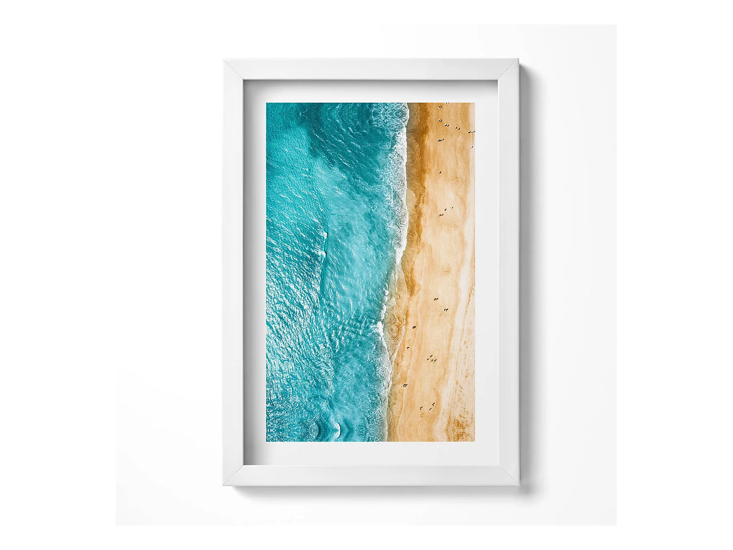 Tableau décoratif avec cadre blanc, Gens de la plage de la mer 20 x 30 cm – Parfait pour le salon ou la chambre