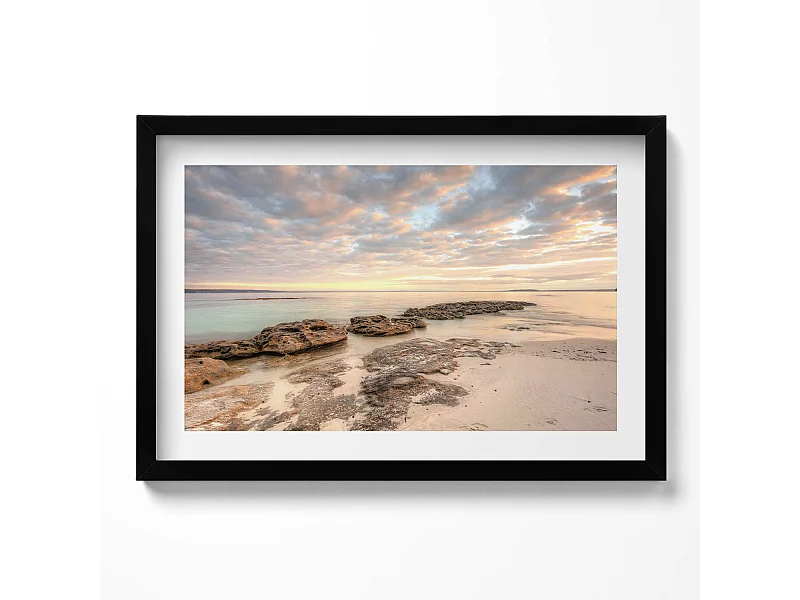 Dekoratives Gemälde mit schwarzem Rahmen, Strand-, Meeres- und Himmelslandschaft 60 x 40 cm – Perfekt für das Wohn- oder Schlafzimmer