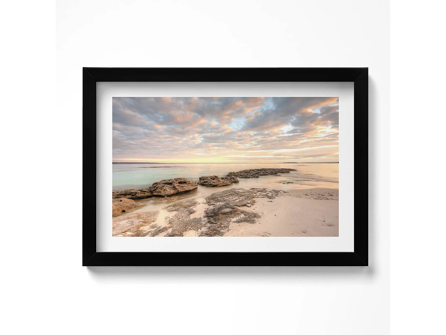 Decoratief schilderij met zwarte lijst, Strand-, zee- en luchtlandschap 30 x 20 cm - Perfect voor de woon- of slaapkamer