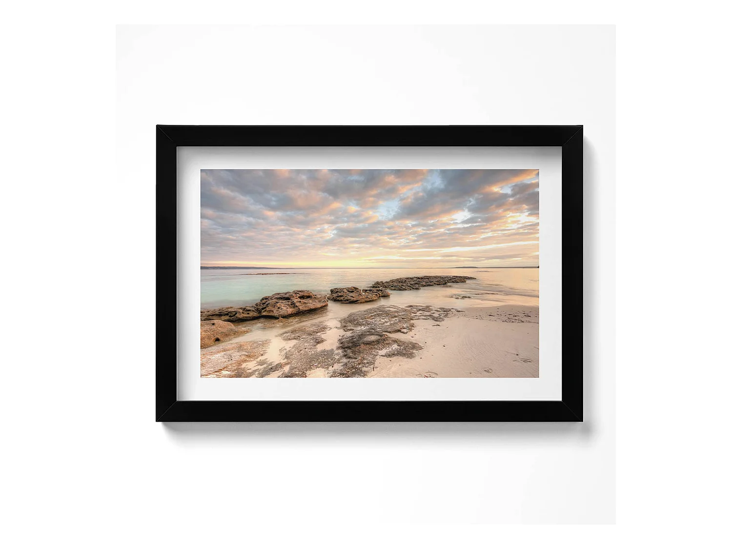 Dekoratives Gemälde mit schwarzem Rahmen, Strand-, Meeres- und Himmelslandschaft 30 x 20 cm – Perfekt für das Wohn- oder Schlafzimmer