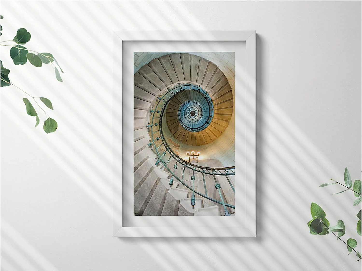 Dekoratives Gemälde mit weißem Rahmen, Wendeltreppe 20 x 30 cm – Perfekt für das Wohn- oder Schlafzimmer