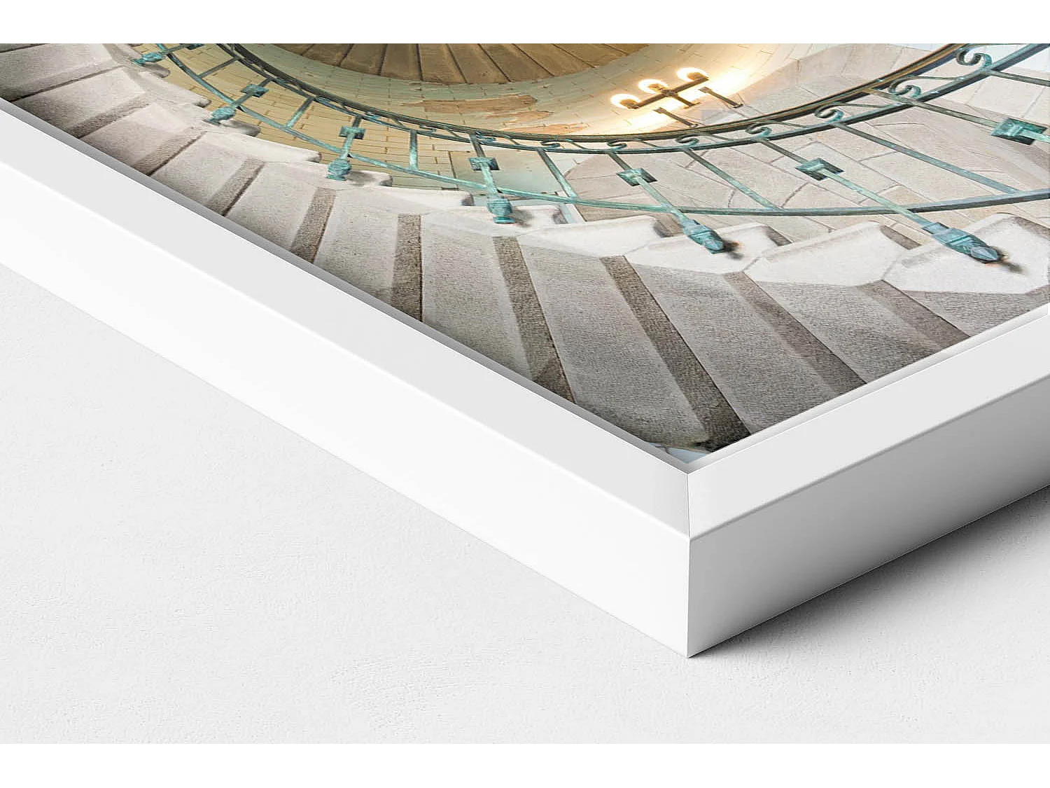 Dekoratives Gemälde mit weißem Rahmen, Wendeltreppe 20 x 30 cm – Perfekt für das Wohn- oder Schlafzimmer