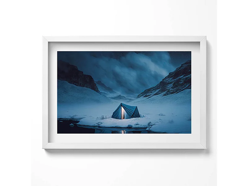 Decoratief schilderij met witte lijst, Tent in de bergen van IJsland 60 x 40 cm – Perfect voor de woon- of slaapkamer