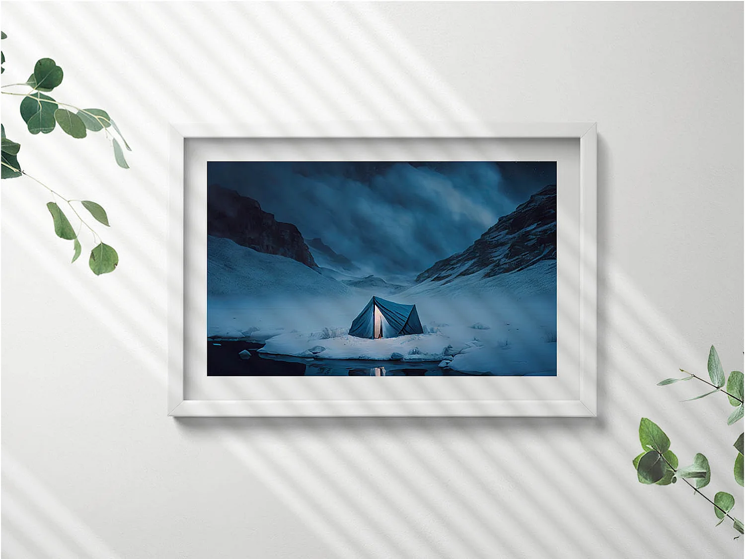 Decoratief schilderij met witte lijst, Tent in de bergen van IJsland 60 x 40 cm – Perfect voor de woon- of slaapkamer