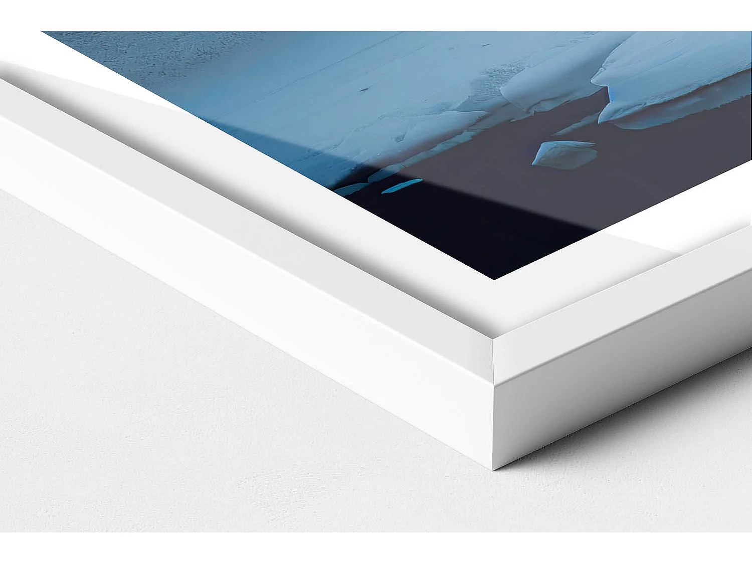 Decoratief schilderij met witte lijst, Tent in de bergen van IJsland 60 x 40 cm – Perfect voor de woon- of slaapkamer