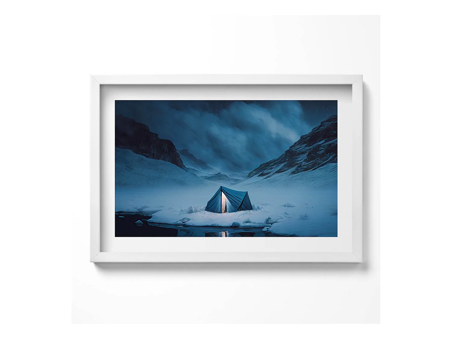 Tableau décoratif avec cadre blanc, Tente dans les montagnes d'Islande 60 x 40 cm– Parfait pour le salon ou la chambre
