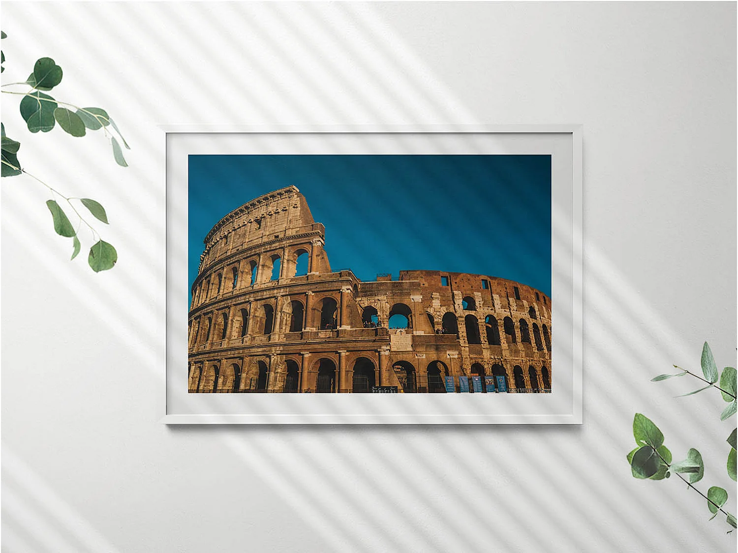 Dekoratives Gemälde mit weißem Rahmen, Kolosseum in Italien 100 x 70 cm – Perfekt für das Wohn- oder Schlafzimmer