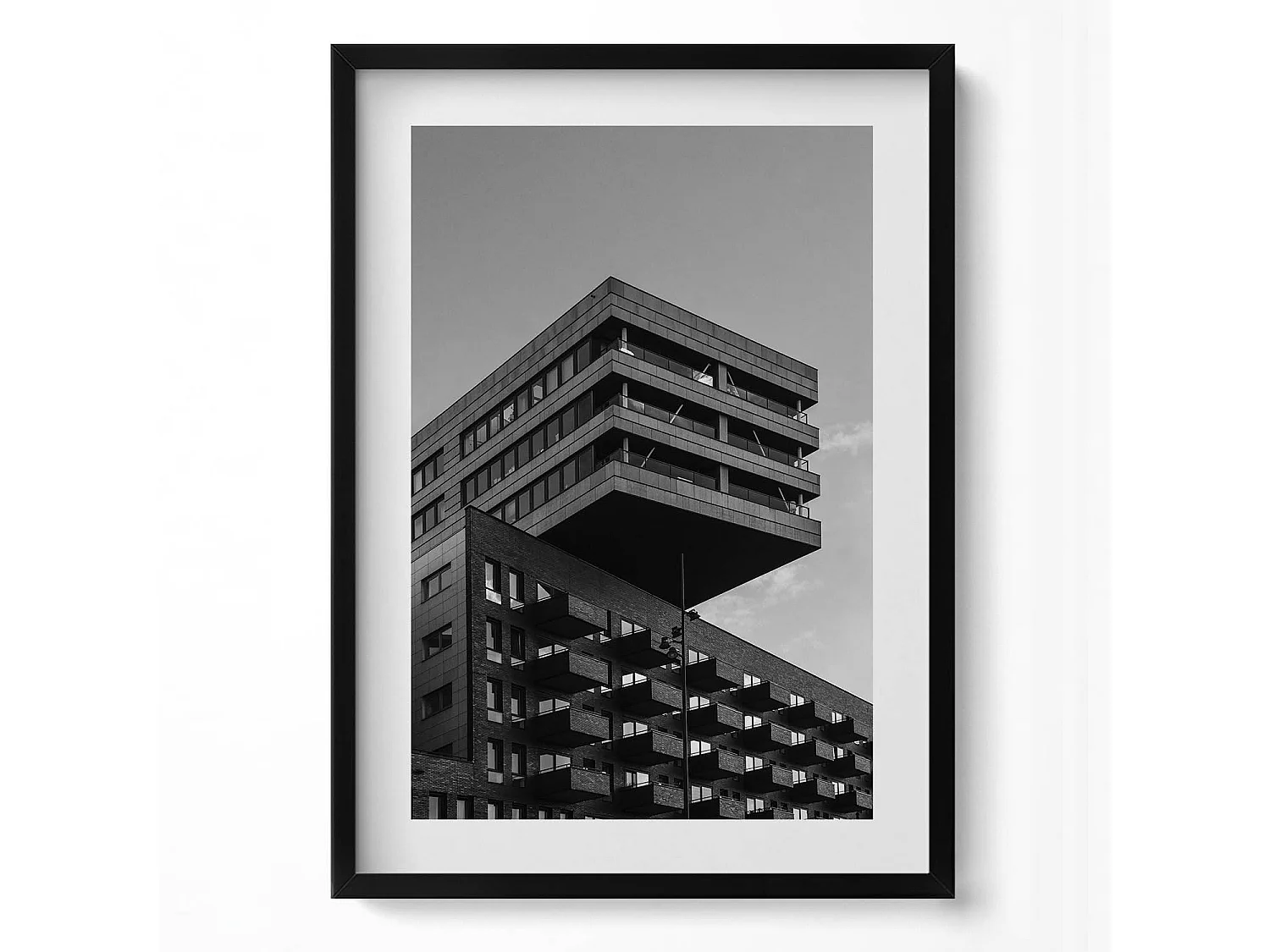 Dekoratives Gemälde mit schwarzem Rahmen, Architektur in Amsterdam 50 x 70 cm – Perfekt für das Wohn- oder Schlafzimmer