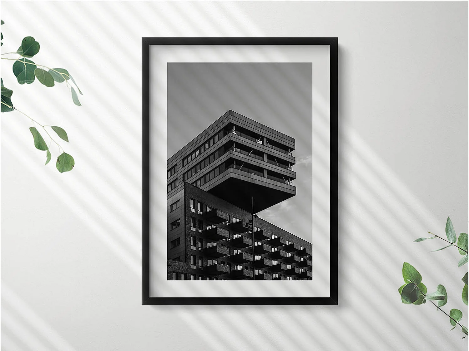 Dekoratives Gemälde mit schwarzem Rahmen, Architektur in Amsterdam 50 x 70 cm – Perfekt für das Wohn- oder Schlafzimmer