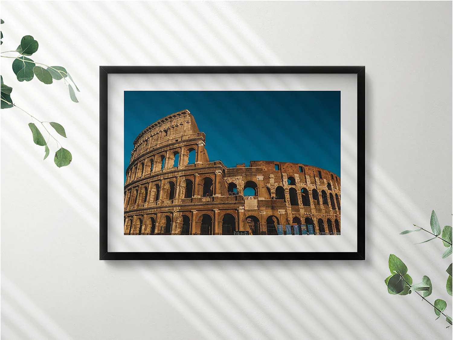 Dekoratives Gemälde mit schwarzem Rahmen, Kolosseum in Italien 70 x 50 cm – Perfekt für das Wohn- oder Schlafzimmer