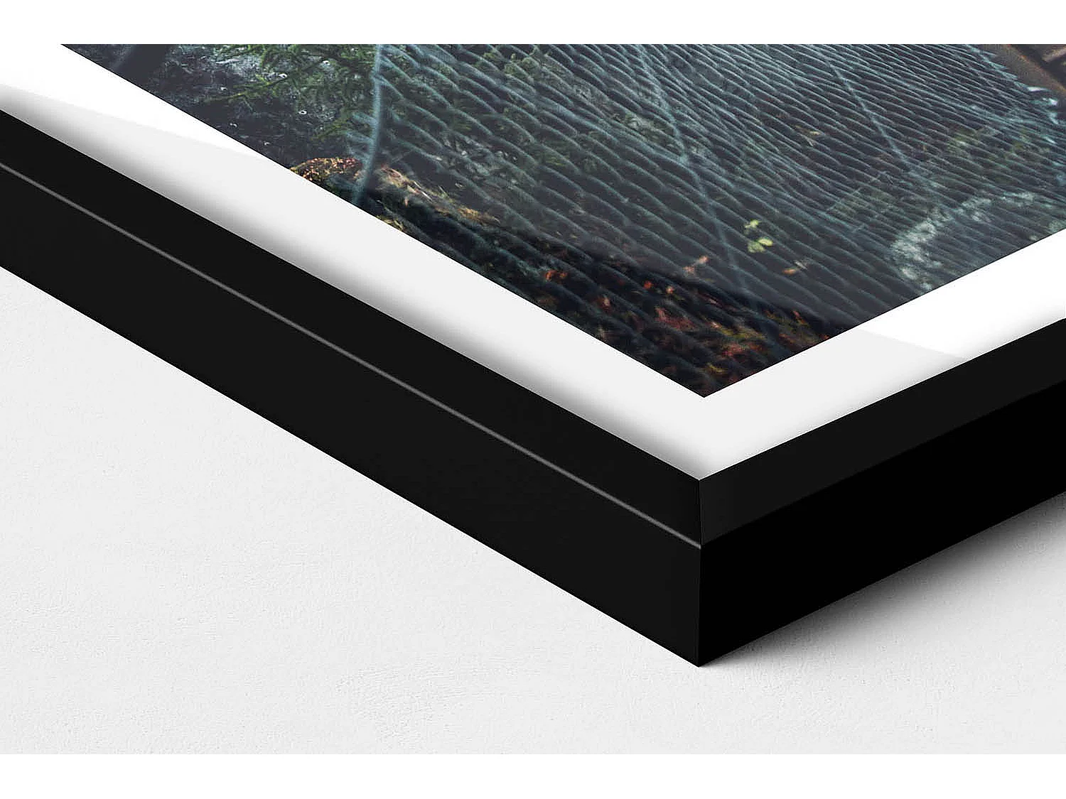 Cuadro decorativo con marco negro, Puente colgante sobre el bosque 40 x 60 cm – Perfecto para el salón o el dormitorio