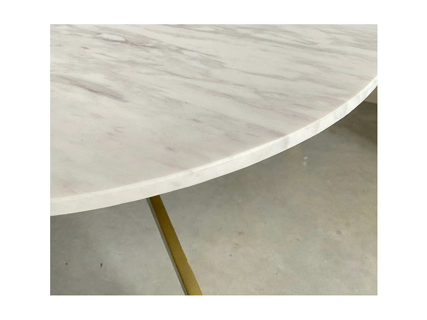 ARAL - Table Basse en Marbre Blanc avec Pieds Dorés