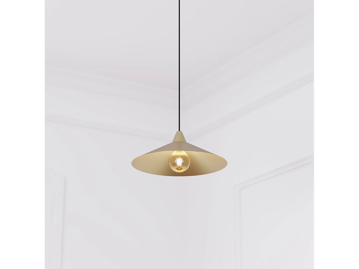 Elegante Hängeleuchte aus goldfarbenem Metall 38 x 120 cm