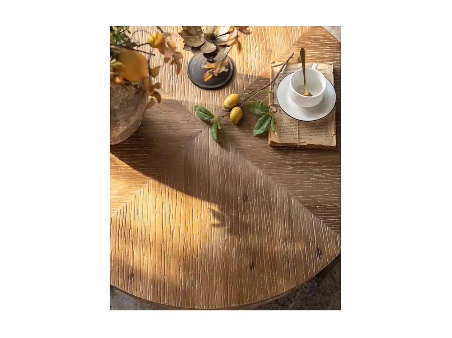 NEBRASKA - Table basse ronde en bois recyclé avec structure dorée