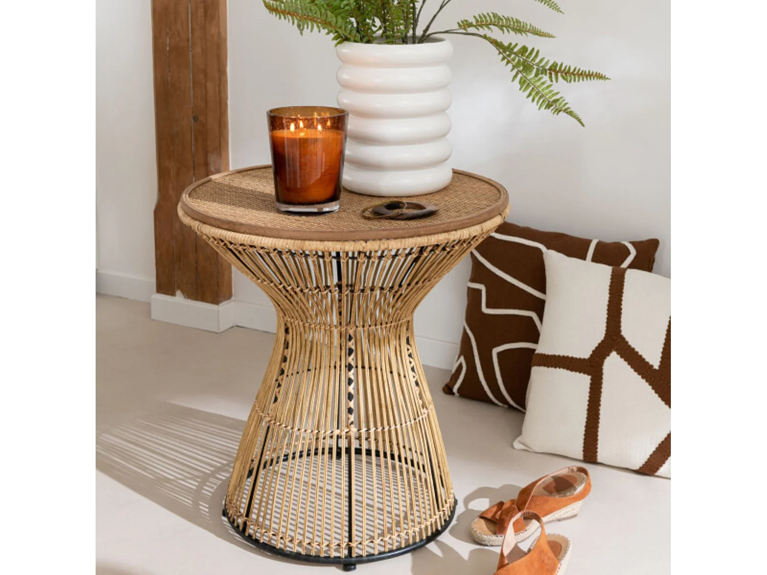 Bout de canapé ethnique en rotin et métal noir - ANAYA