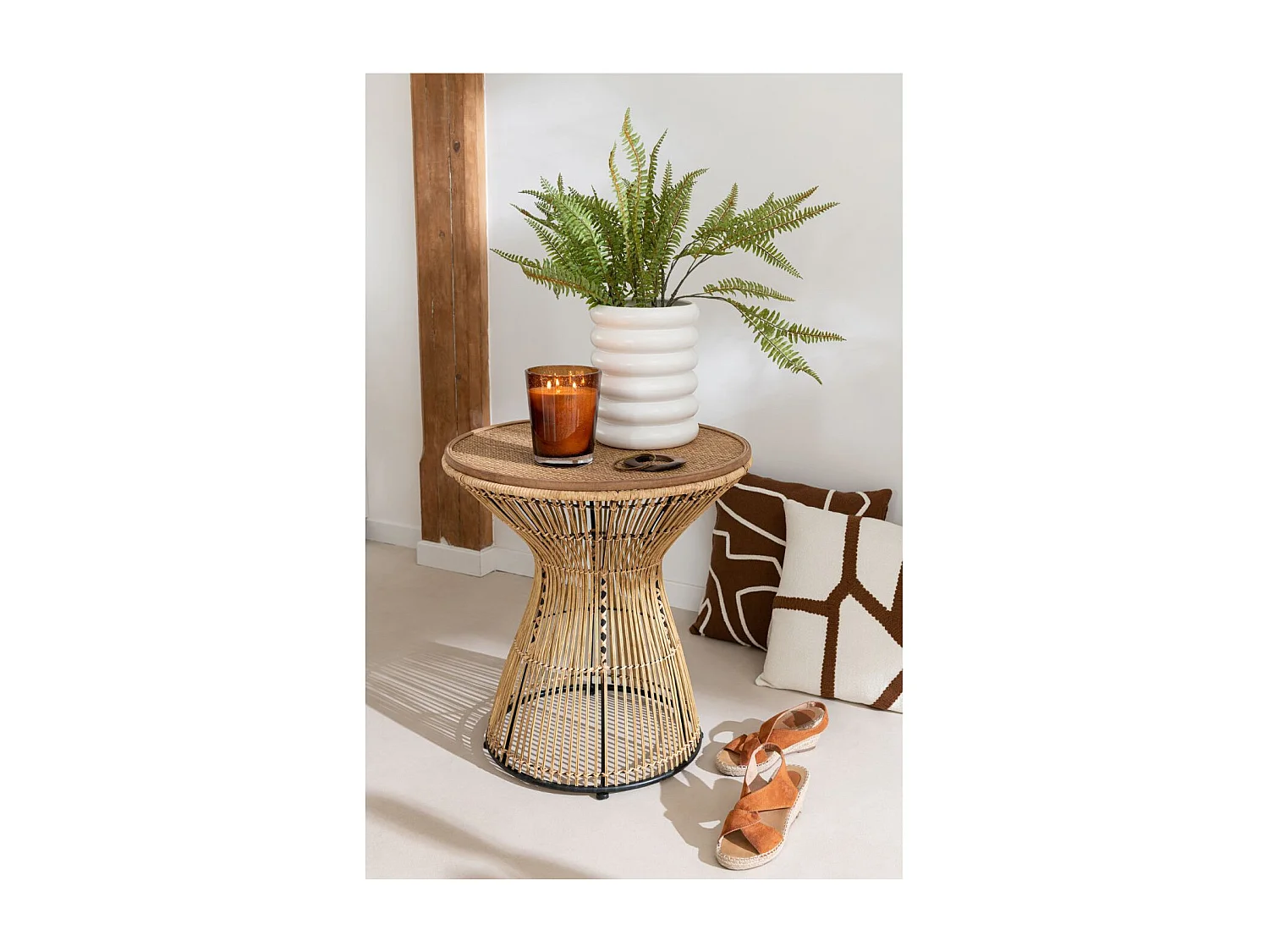 Bout de canapé ethnique en rotin et métal noir - ANAYA