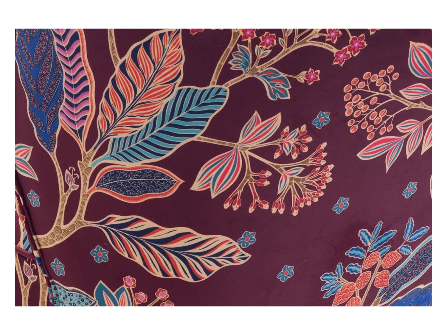 Fauteuil crapaud en velours prune à motifs - VIOLETTE