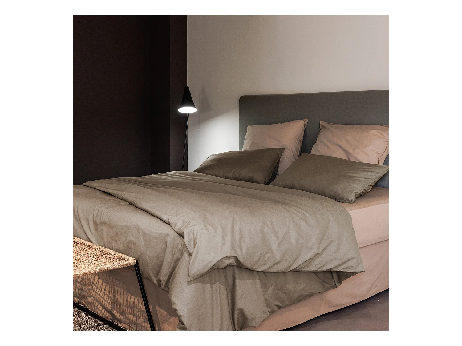 Parure de lit 260x240 cm et 65x65 cm coton lavé PALACE marron camel 3 pièces