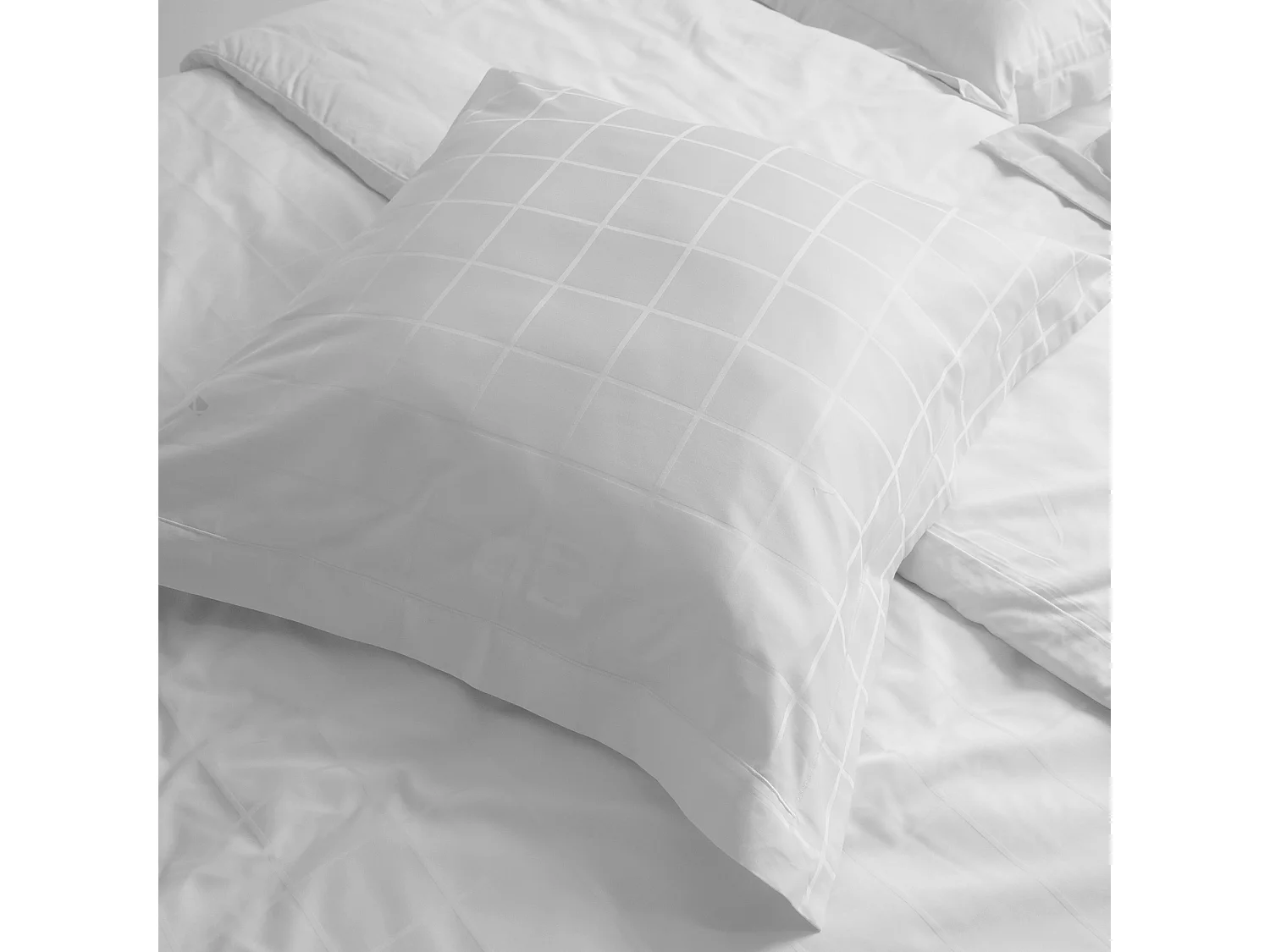 Taie d'oreiller 65x65 cm satin CONCERTO carreaux blanc Neige