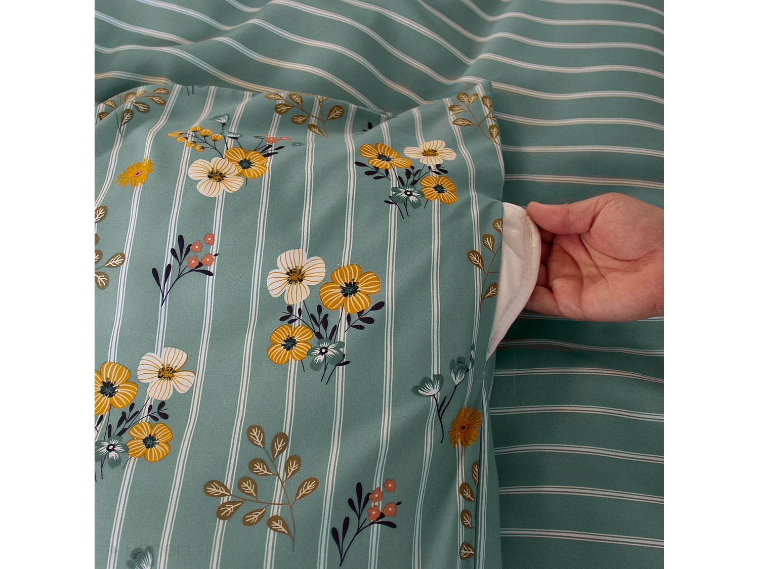 Parure de lit 240x220 cm FLORINETTE microfibre à rayures motif florale