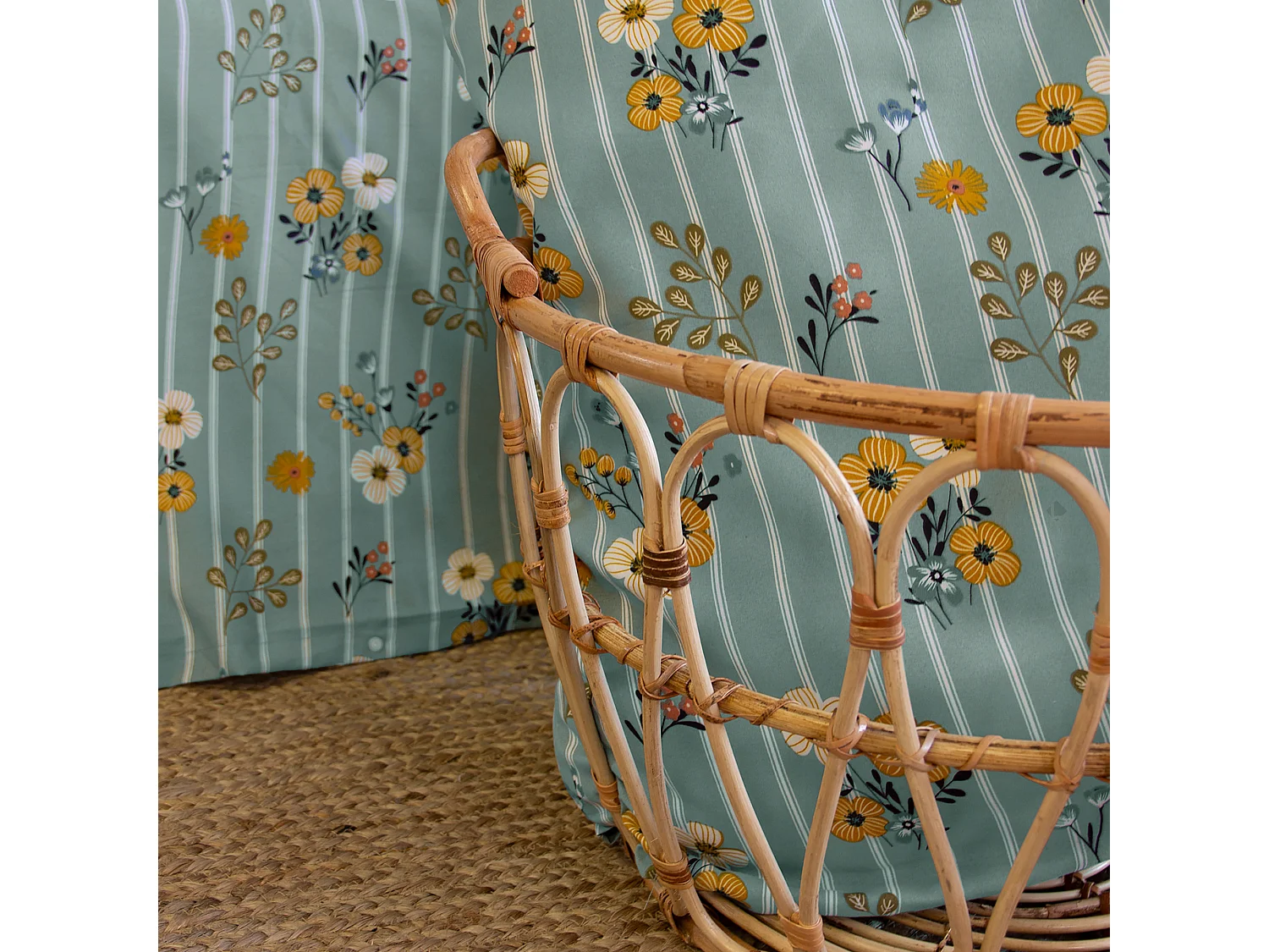 Parure de lit 260x240 cm FLORINETTE microfibre à rayures motif florale