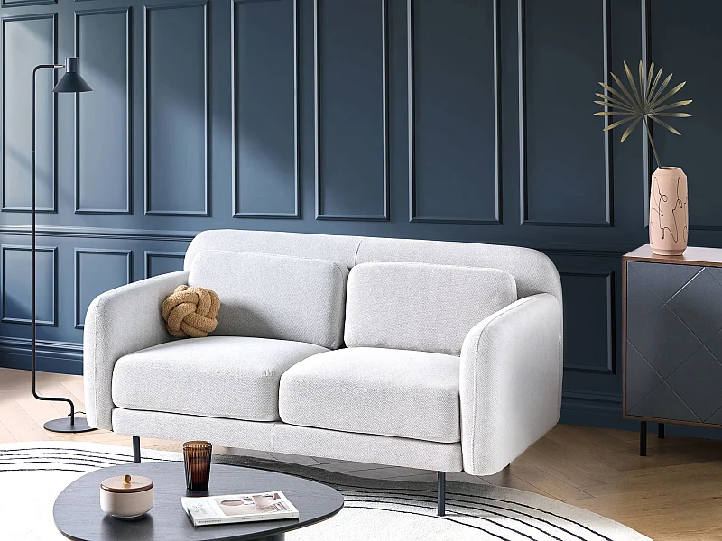 2-Sitzer Sofa Stoff creme weiß mit schmalen Armlehnen schwarze Metallfüße Liland