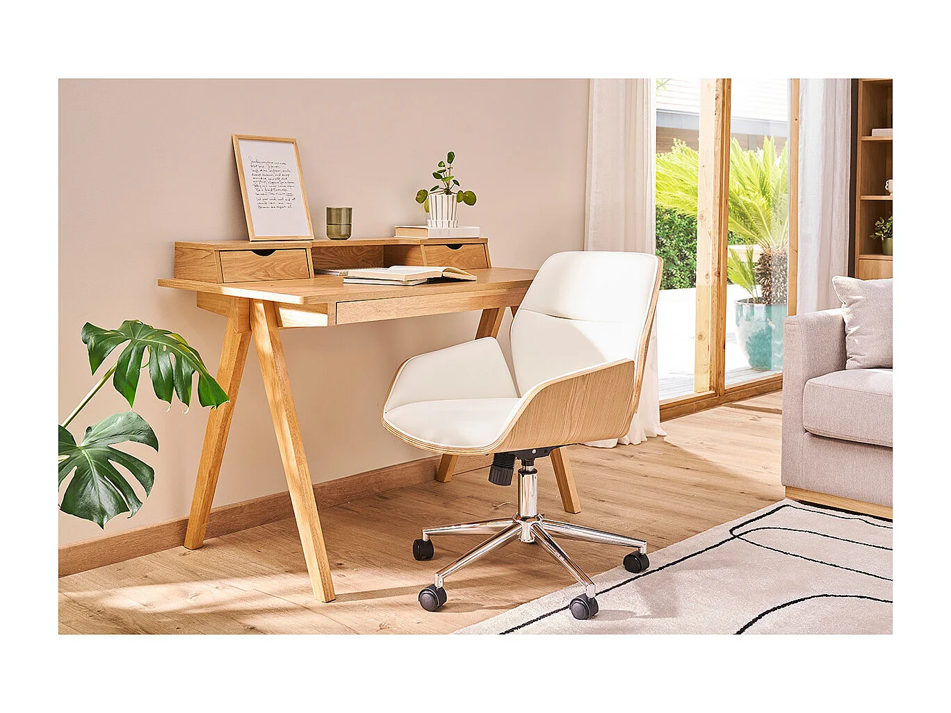 Schwarzer Design-Bürostuhl mit Rollen, dunkles Holz und schwarzes Metall MARLOW