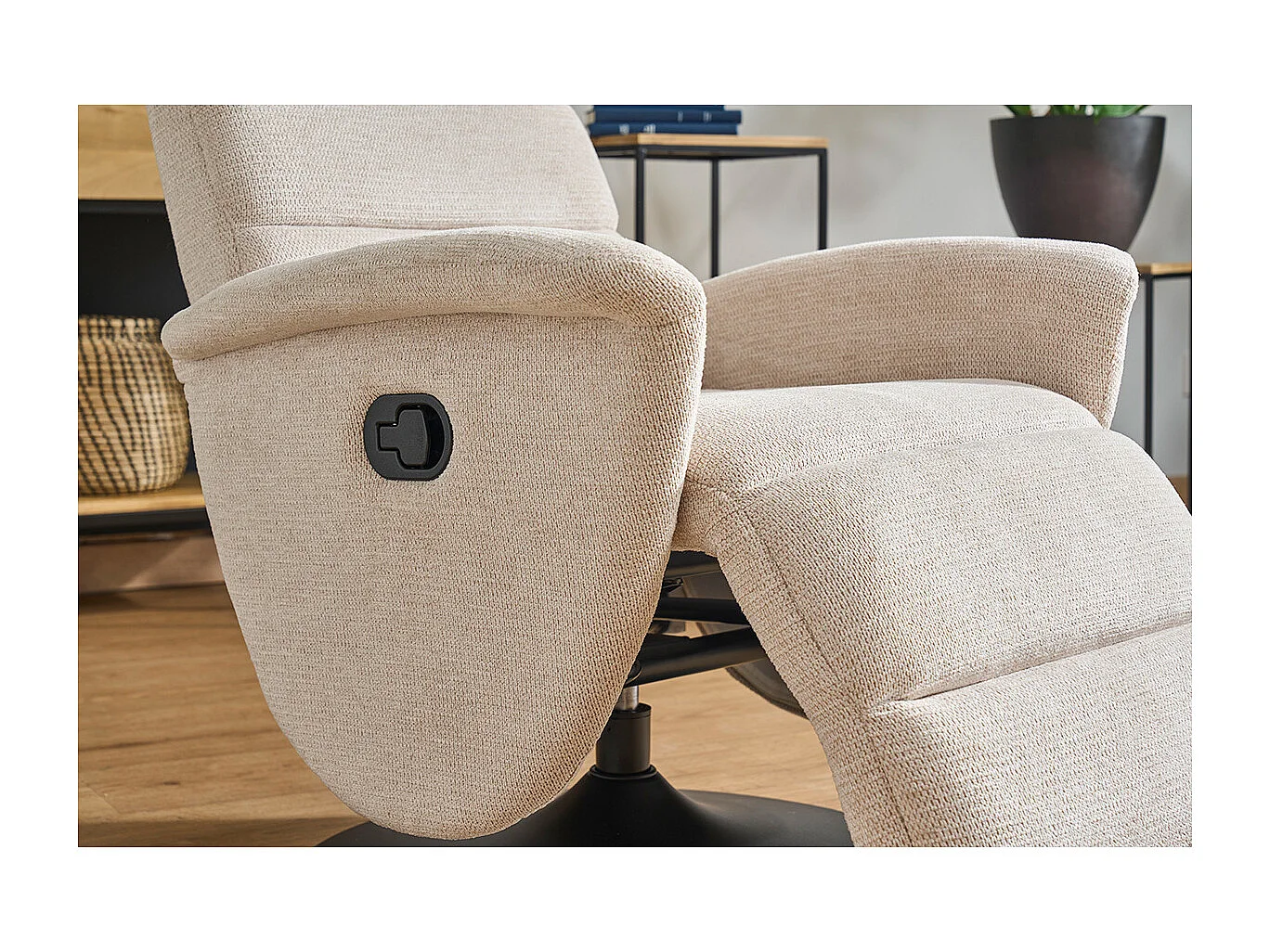 Manueller Relax-Schwenksessel aus beigem Chenille-Gewebe NELSON