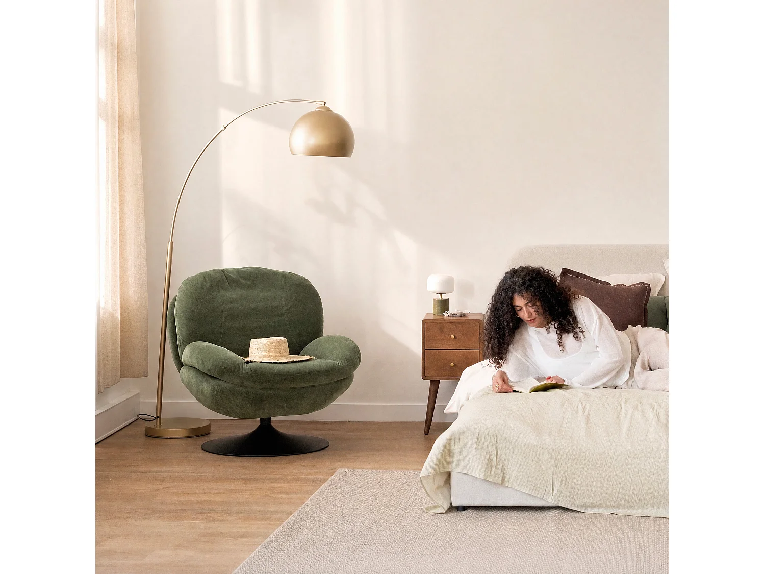 Sillón giratorio en tejido efecto terciopelo verde caqui - Ricci