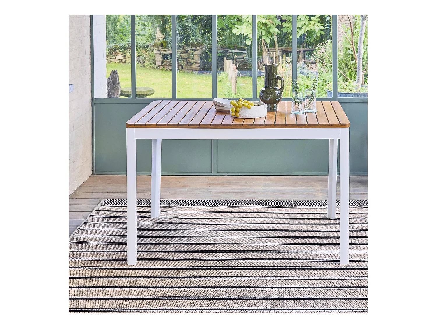 Table de jardin SENORA acacia blanc avec coins arrondis. 6 places. 120 x 80 x 75 cm