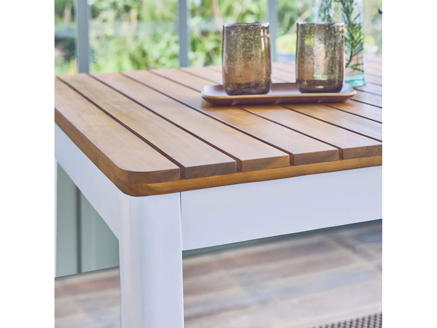 Table de jardin SENORA acacia blanc avec coins arrondis. 6 places. 120 x 80 x 75 cm