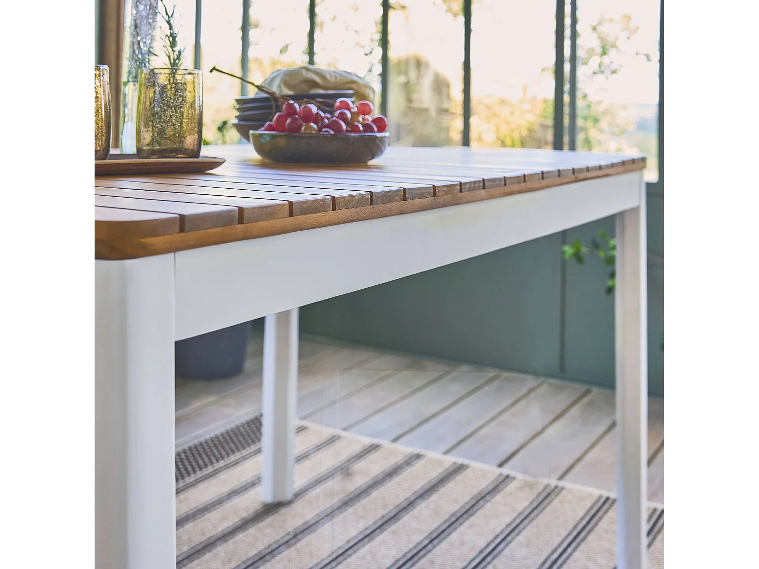 Table de jardin SENORA acacia blanc avec coins arrondis. 6 places. 120 x 80 x 75 cm