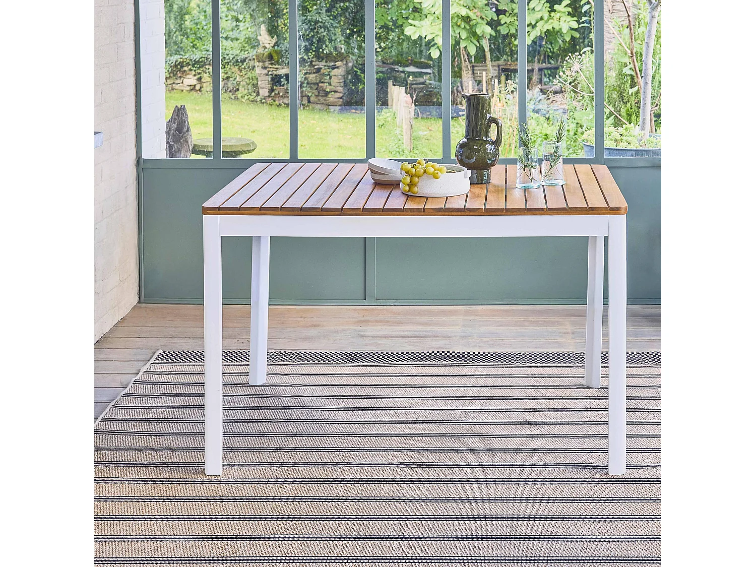 Table de jardin SENORA acacia blanc avec coins arrondis. 6 places. 120 x 80 x 75 cm