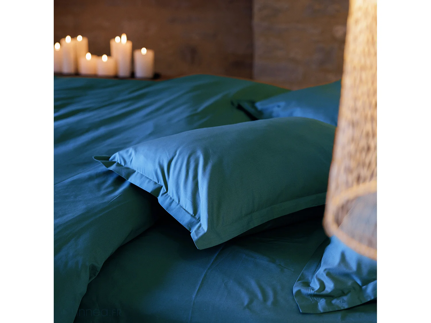 Parure de lit 260x240 cm et taie 65x65 cm percale MANOIR bleu Lagon
