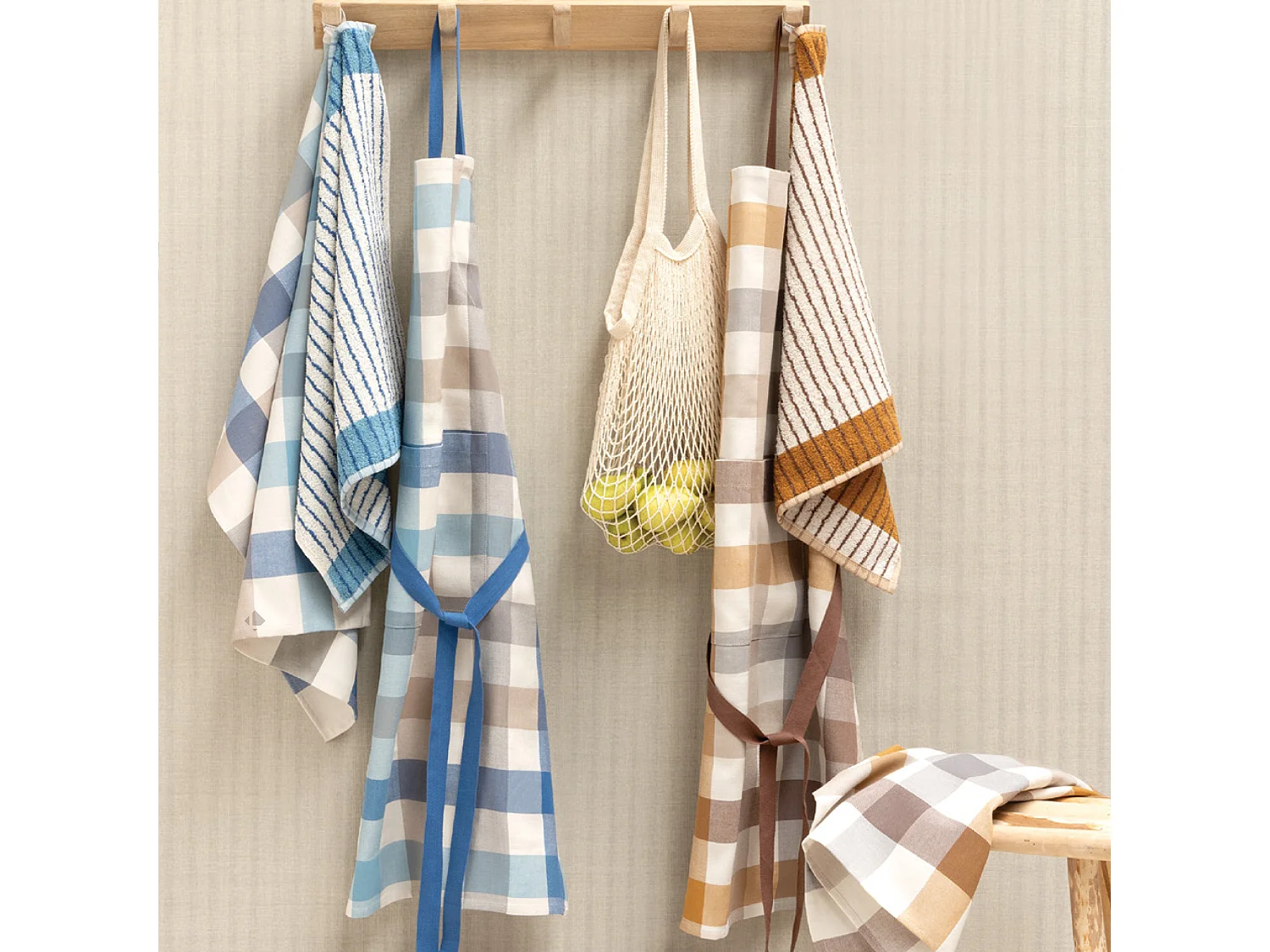 Tablier de cuisine toile TERRA avec poche vichy bleu