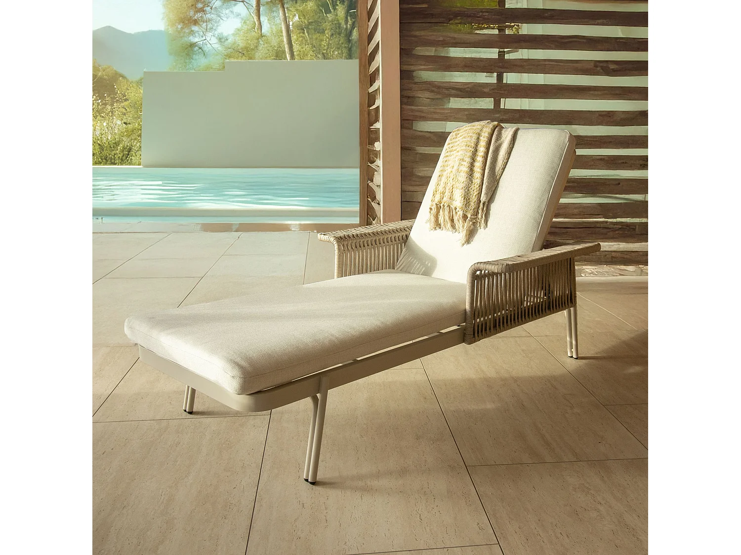 Now's Home - Lot 2 Chaises Longues Alu Sable Tissu Olefine 200x100x54.5cm Figari