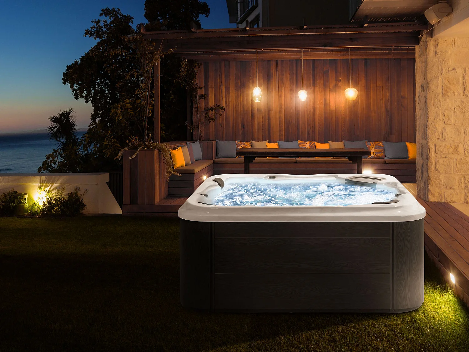 Großer Outdoor Spa Whirlpool weiß Massage / LED 210x210 cm freistehend Tularosa