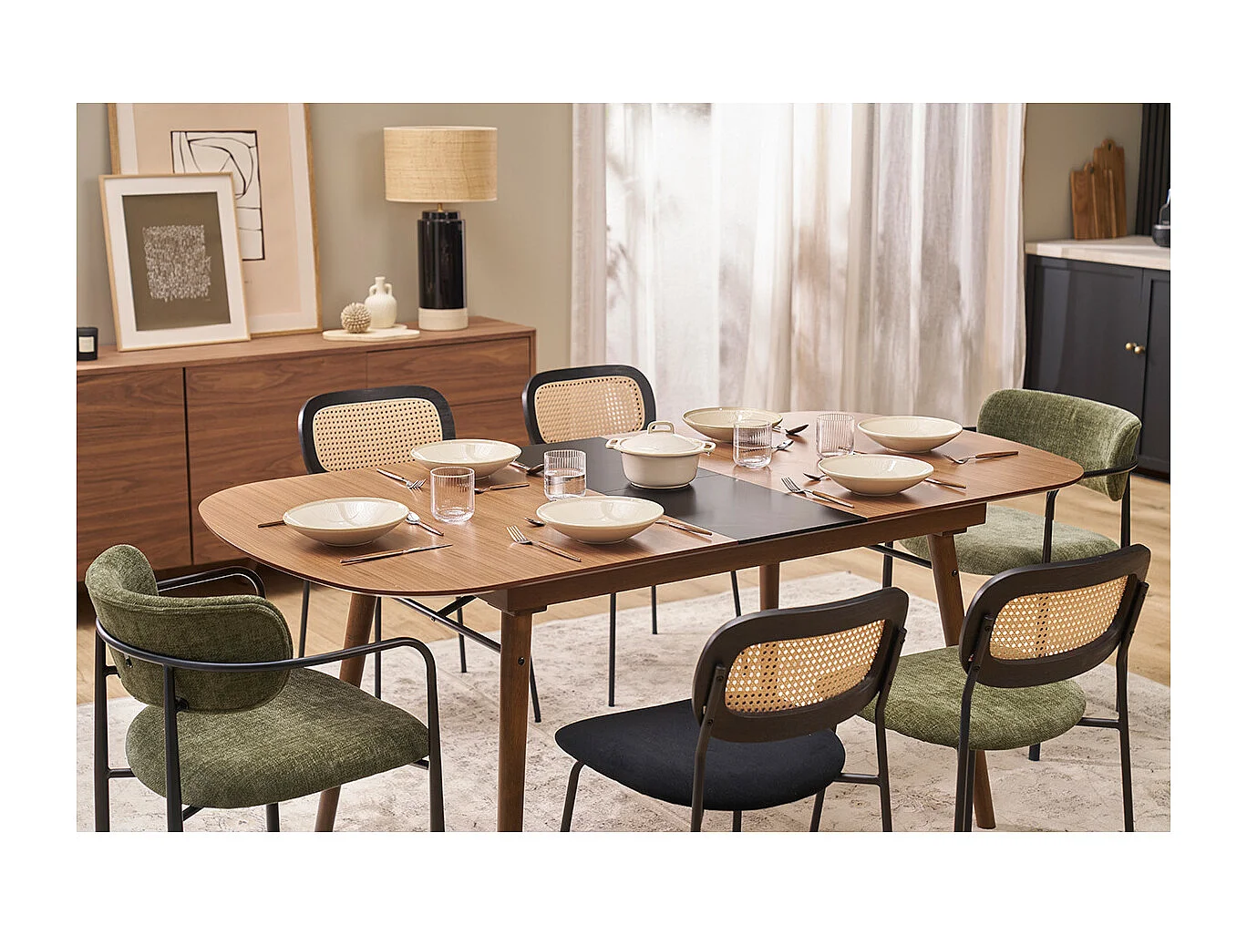 Chaises design en tissu effet velours texturé vert kaki, métal noir et cannage rotin (lot de 2) MIRANDA