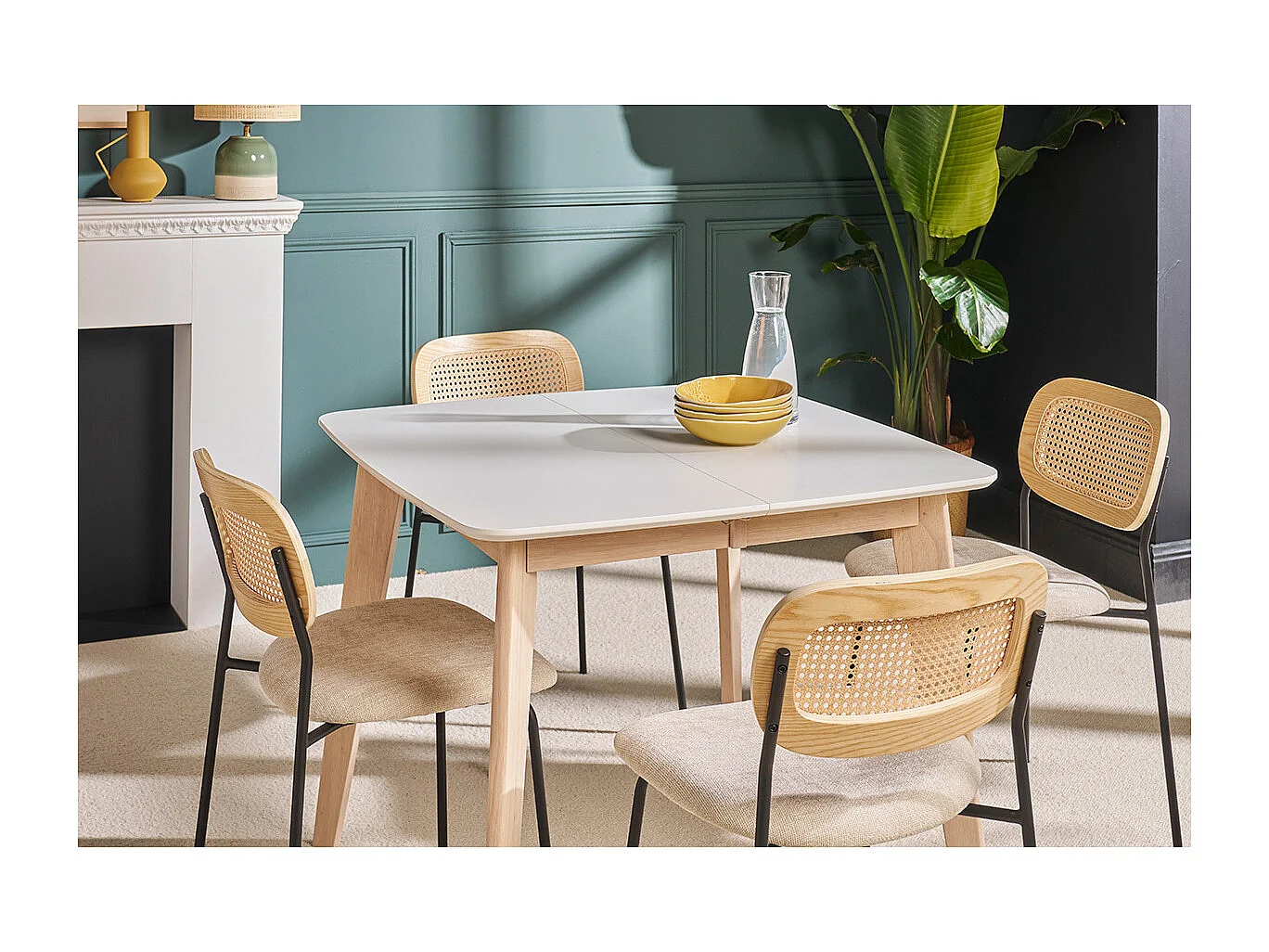 Design-Stühle in beigem strukturiertem Samteffektstoff, schwarzem Metall und Rattanwebung (2er-Set) MIRANDA