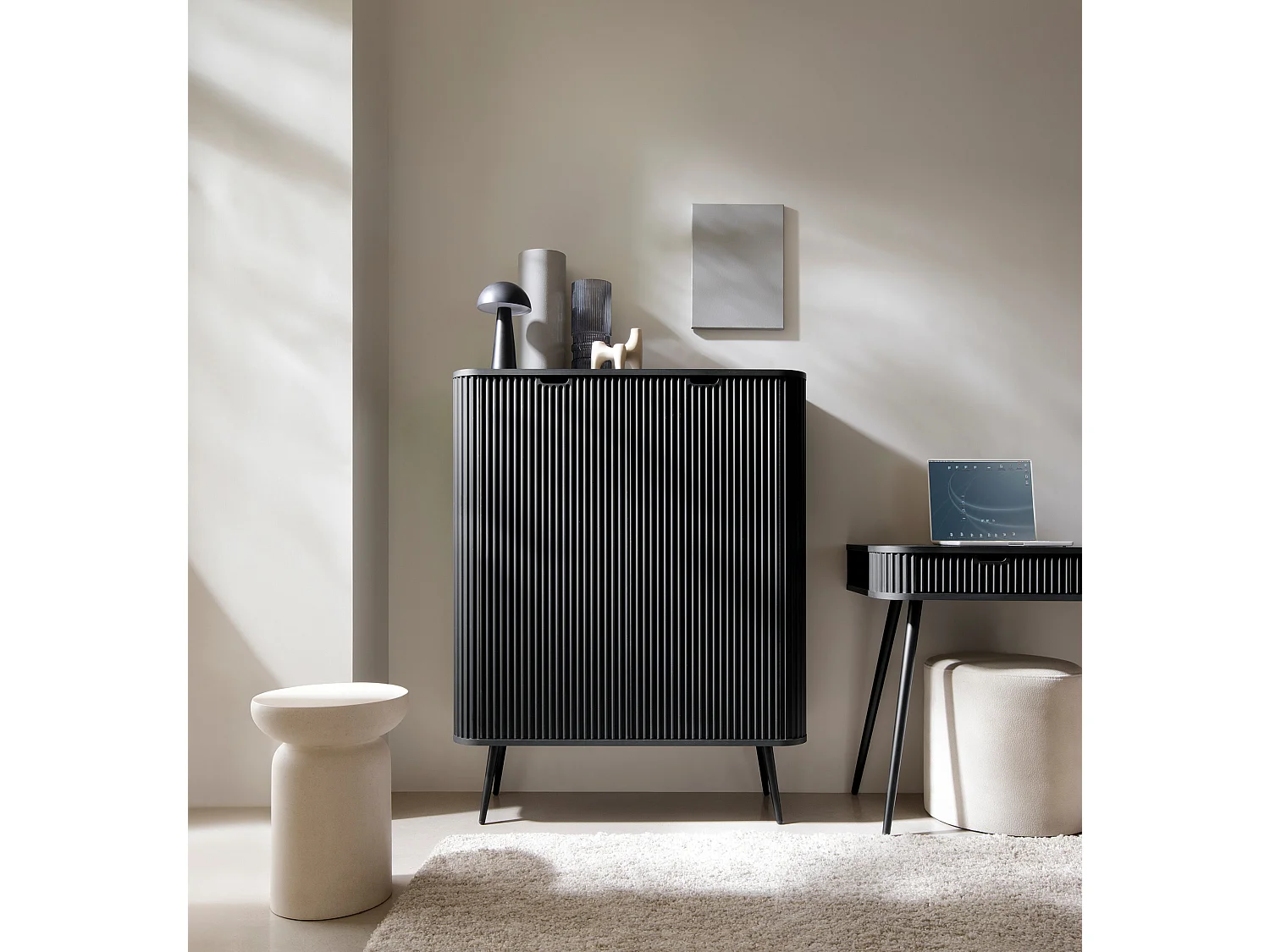 Hoge dressoir - 103 cm - 2 deuren - zwart met zwarte poten - ZOVA