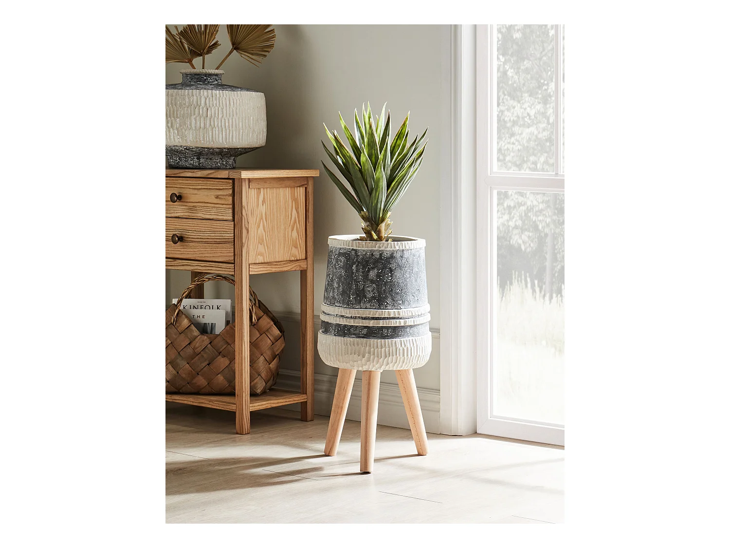 Cache-pot sur pied ARISAEMA 27 cm Gris