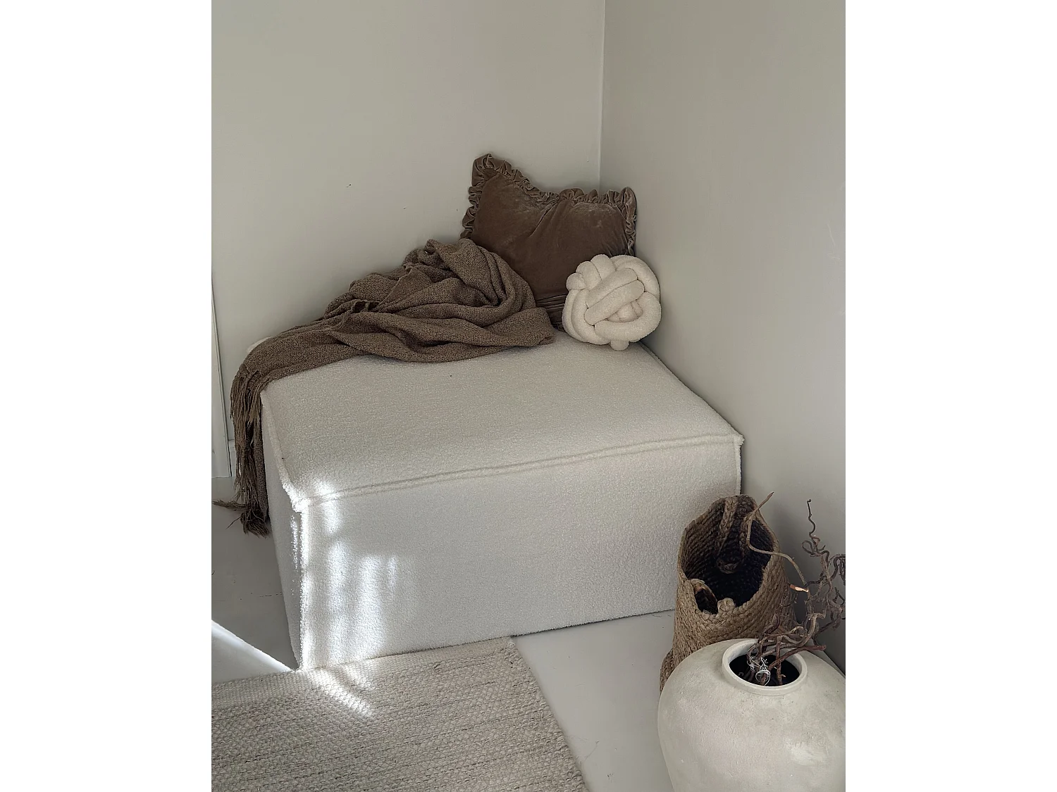 Ottoman APRICA Bouclé Blanc