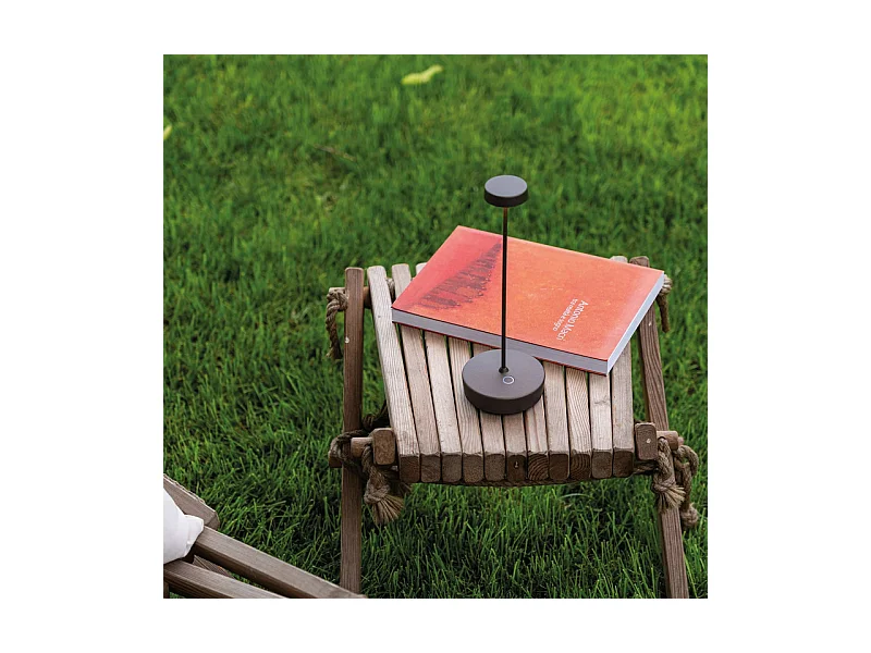 Swap Mattgoldene LED-Tischlampe, wiederaufladbar und dimmbar, mit einer Akkulaufzeit von bis zu 12 Stunden.